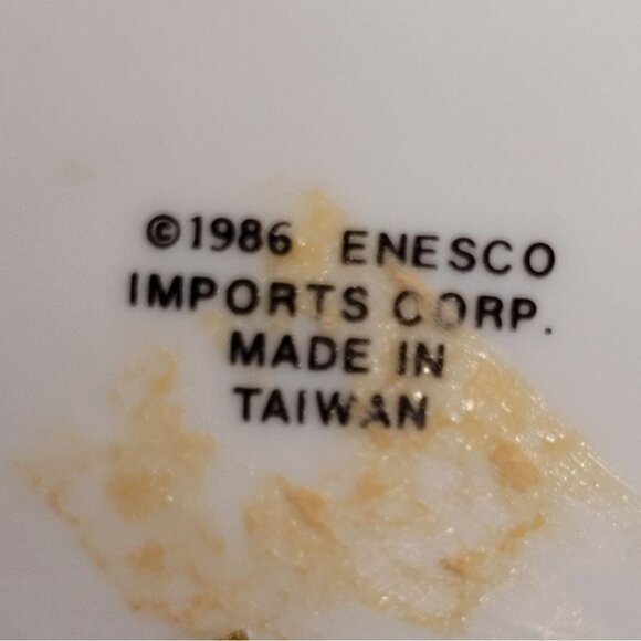 Vintage 1986 Enesco Imports Porcelain Easter Bunny Rabbit Sitting in Grass Figur - Picture 9 of 9